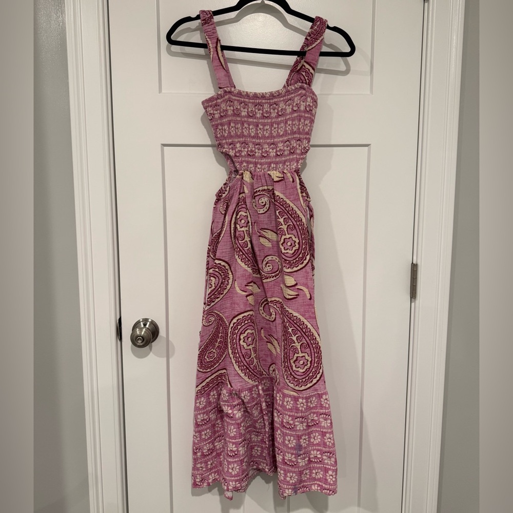 Elegant Pink Paisley Midi Dress